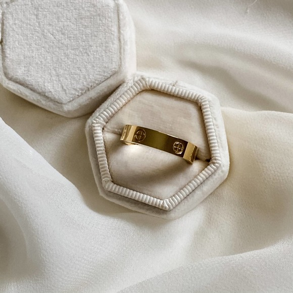 Gold Circle Plus Symbol Band Ring - Picture 4 of 7